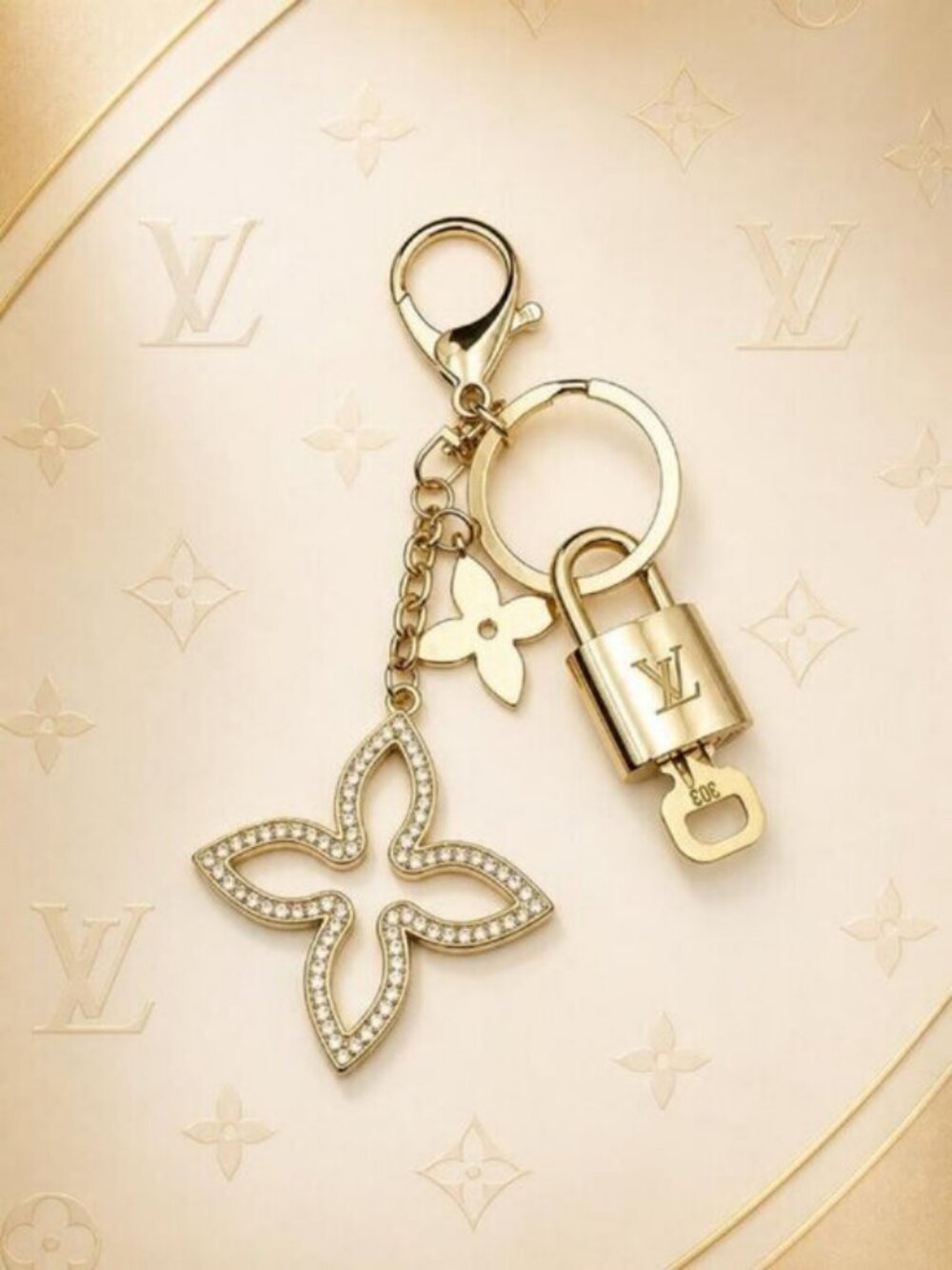 Authentic Louis Vuitton Gold Lock 🔒 Keychain Bag Unbranded Clover Charm LV